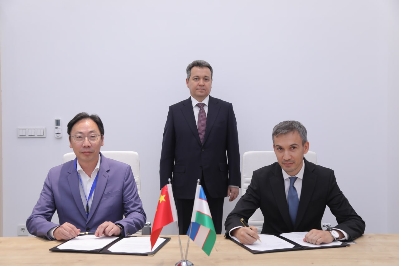 Uzbekistan and APT Satellite Sign Cooperation Agreement on Satellite Communications