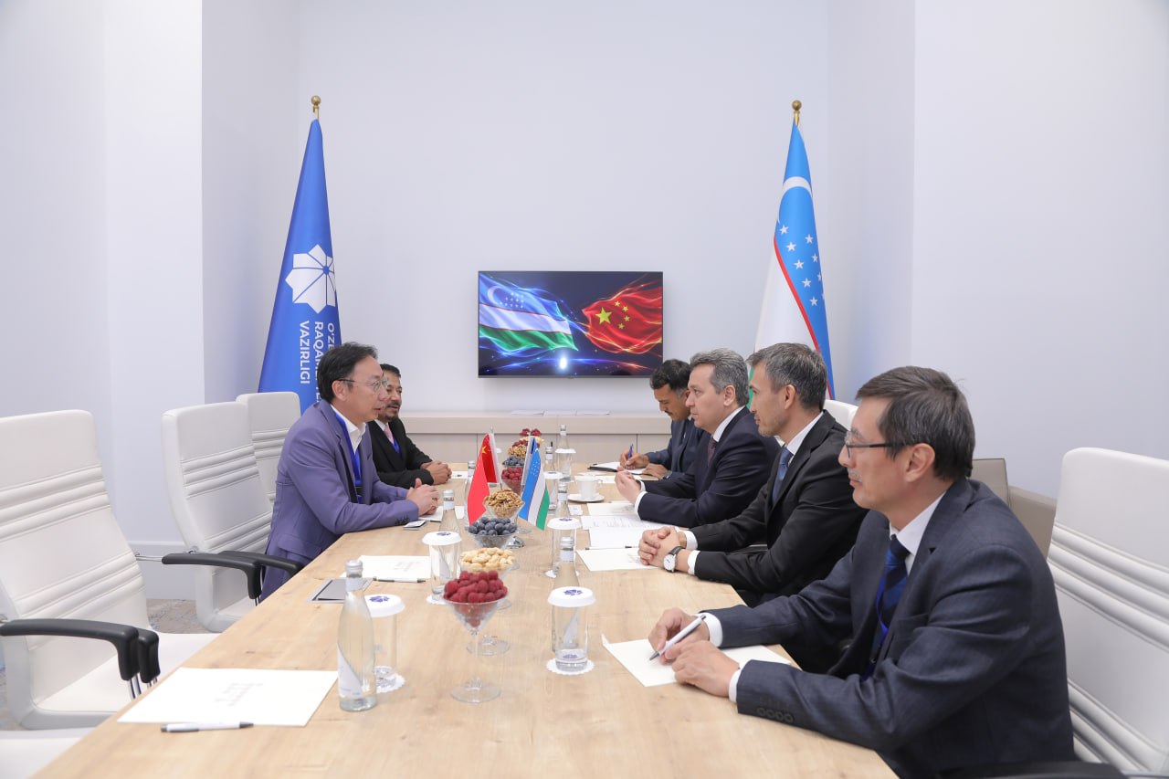 Uzbekistan and APT Satellite Sign Cooperation Agreement on Satellite Communications